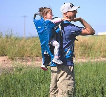 מנשא לטיולים לתינוק